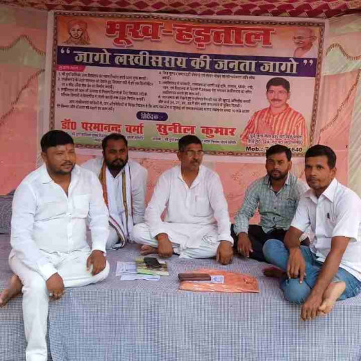 6 सूत्री मांगों के समर्थन में भूख हड़ताल पर बैठे वार्ड पार्षद 